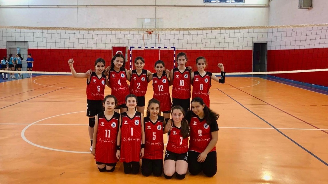 BİZ GELECEĞİZ !