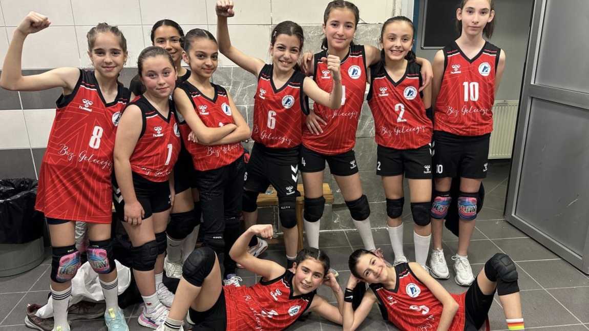 BİZ GELECEĞİZ !